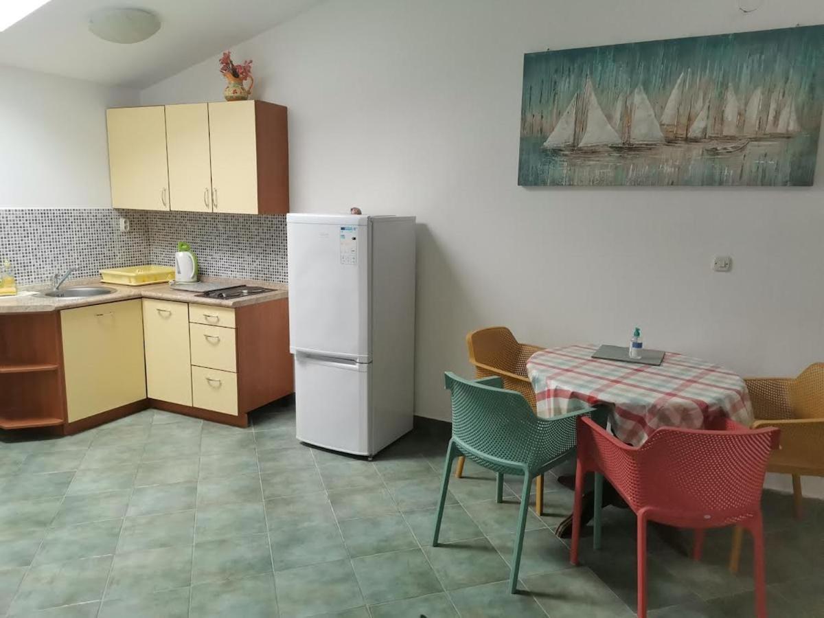 Apartments Aleksandra Rab Town Kültér fotó